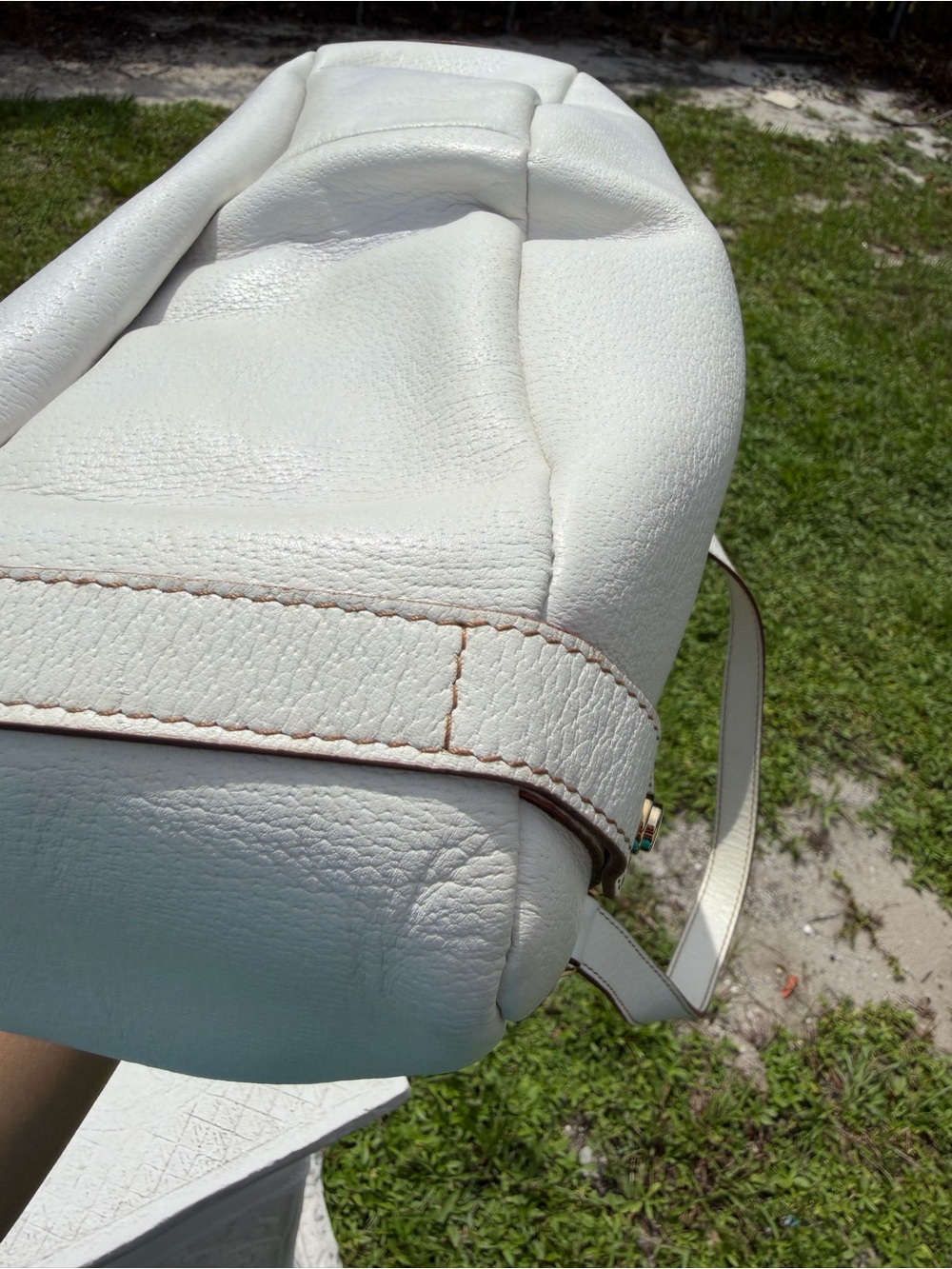 Gucci Cream Leather Shoulder Bag with Gold Hardware - Picture 9 of 14